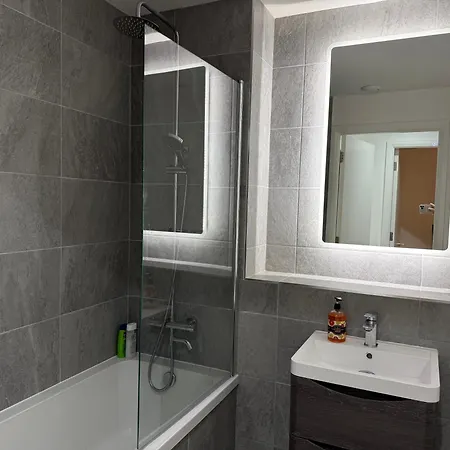 Modern - City Centre - 2Br Apt Belfast Exterior photo