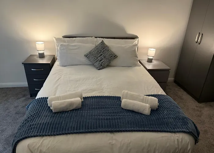 Modern - City Centre - 2Br Apt