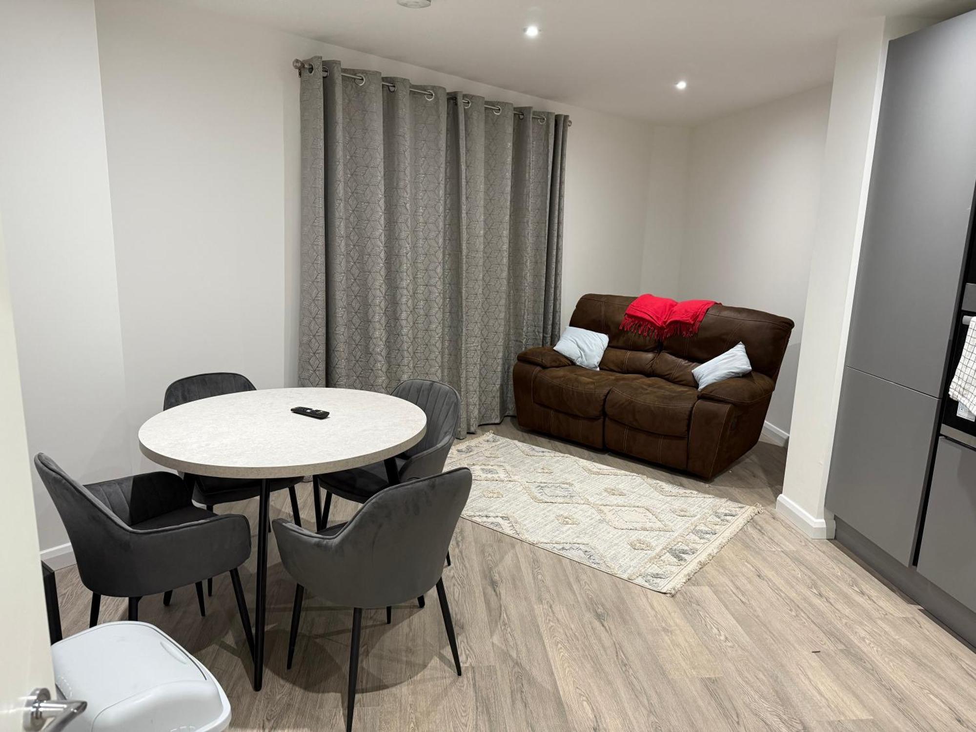 Modern - Centre - 2br Apartment *