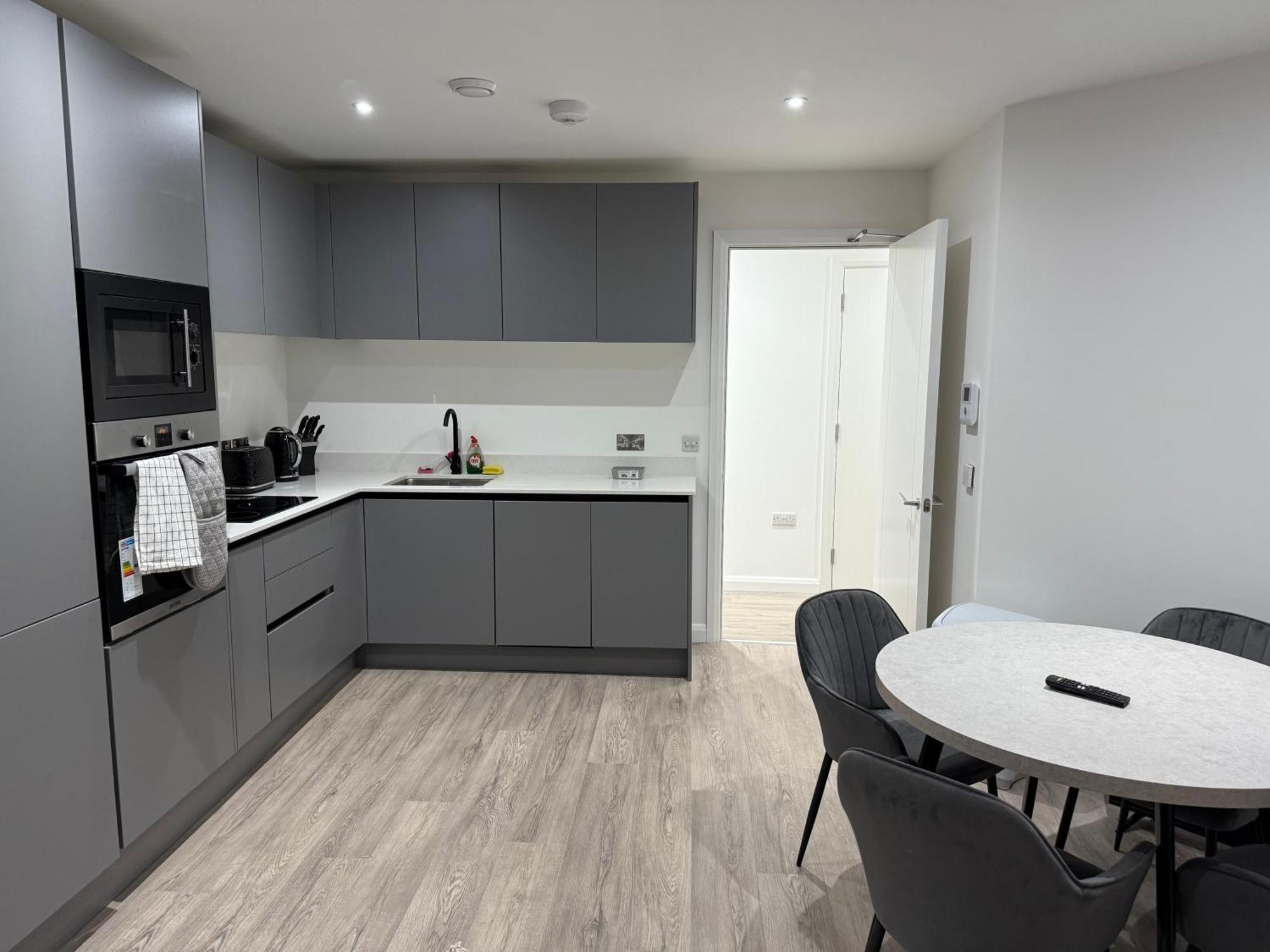 Modern - Centre - 2br *